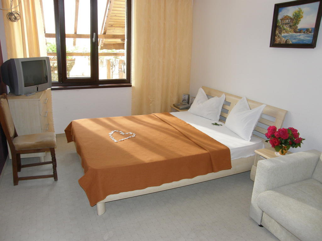 Emona Guest House Nesebar Exterior photo